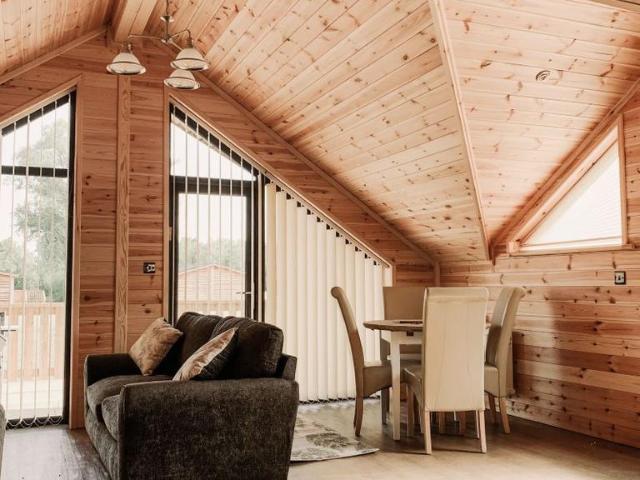 2 bedroom lodge for sale