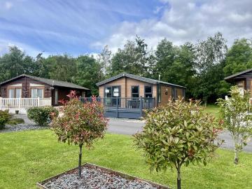 2 bedroom lodge for sale