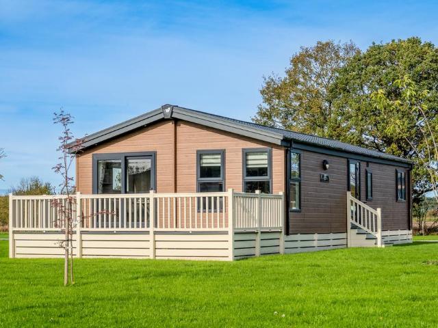 2 bedroom lodge for sale