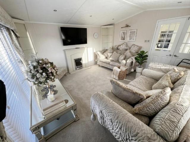 2 bedroom lodge for sale