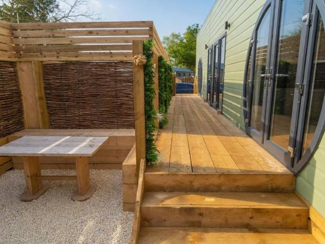 2 bedroom lodge for sale