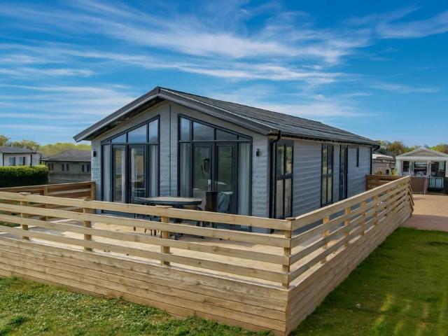 2 bedroom lodge for sale