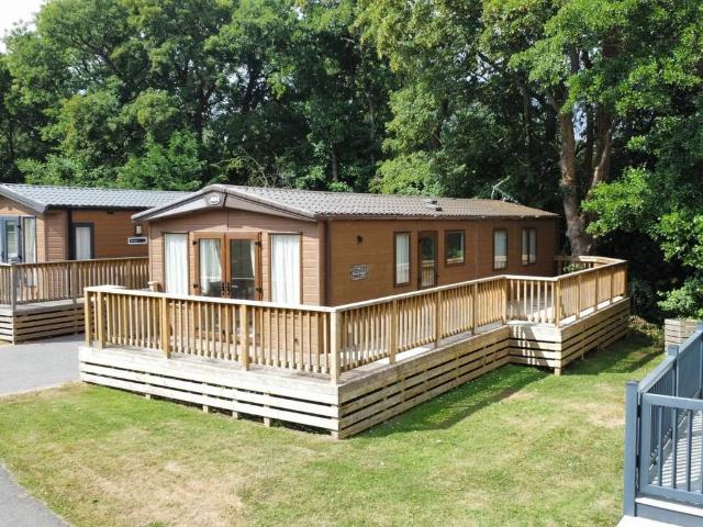 2 bedroom lodge for sale