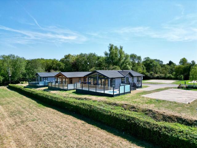 2 bedroom lodge for sale