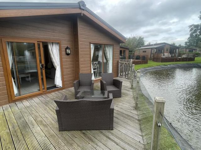 2 bedroom lodge for sale