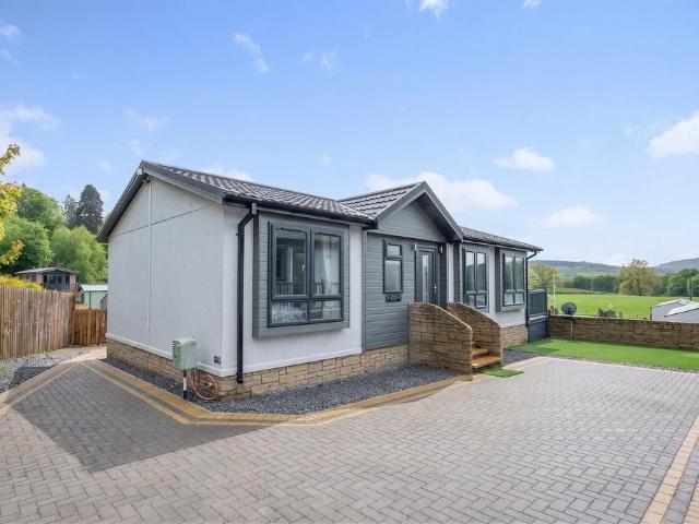 2 bedroom lodge for sale