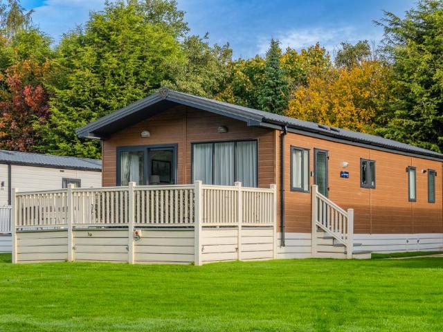 2 bedroom lodge for sale