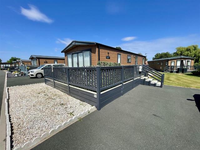 2 bedroom lodge for sale