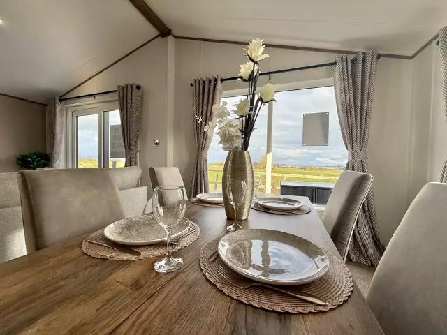 2 bedroom lodge for sale