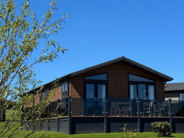 2 bedroom lodge for sale