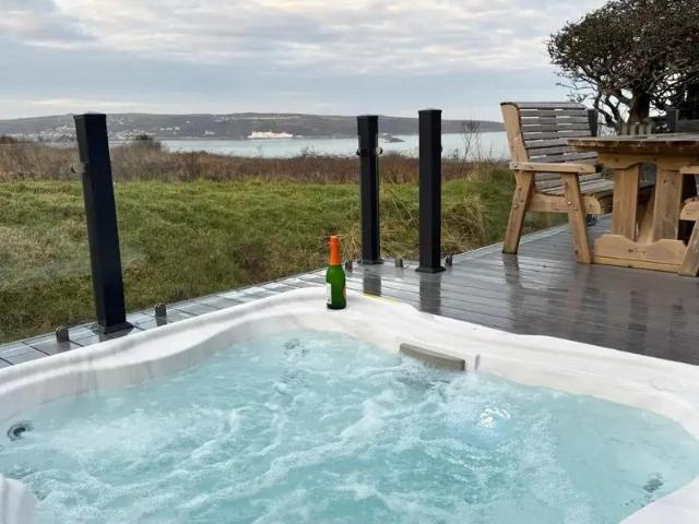 2 bedroom lodge for sale