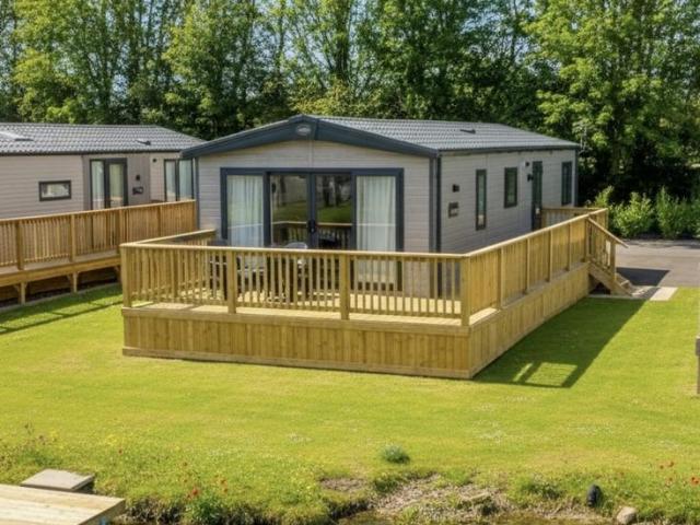 2 bedroom lodge for sale