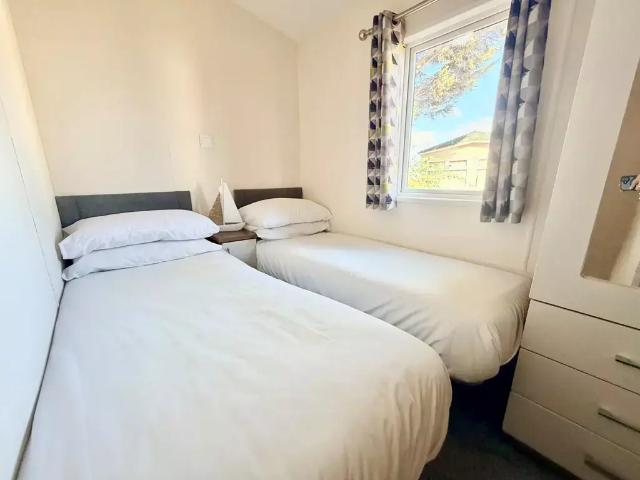2 bedroom lodge for sale