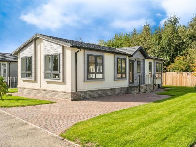 2 bedroom lodge for sale