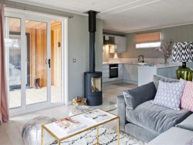 2 bedroom lodge for sale
