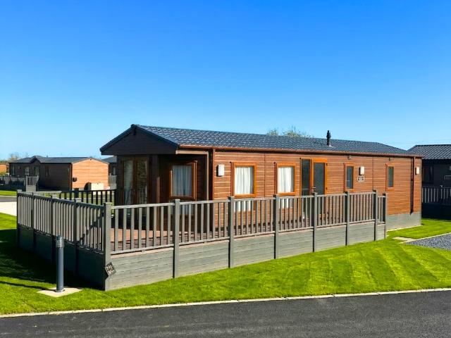 2 bedroom lodge for sale