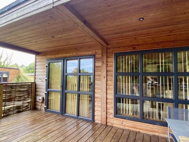 2 bedroom lodge for sale