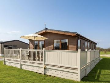 2 bedroom lodge for sale