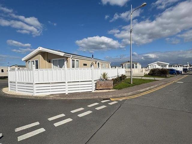 2 bedroom lodge for sale