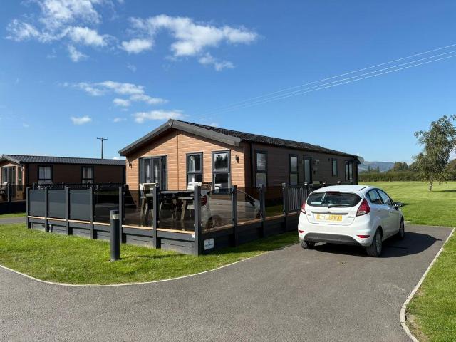 2 bedroom lodge for sale