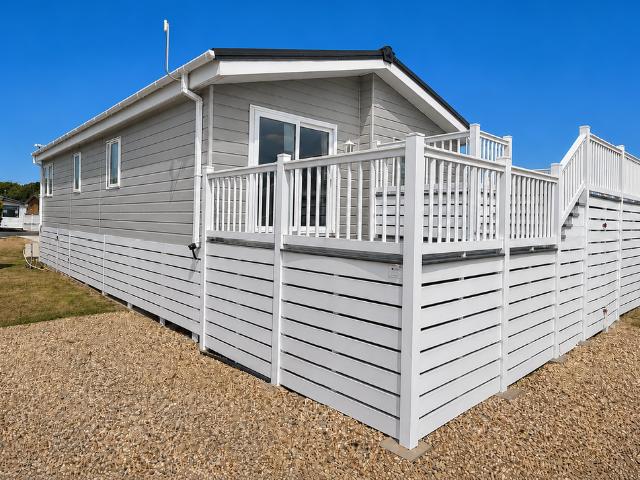 2 bedroom lodge for sale