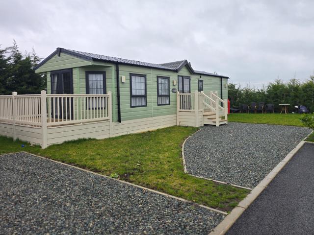2 bedroom lodge for sale