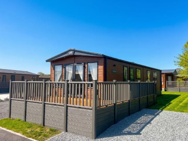 2 bedroom lodge for sale
