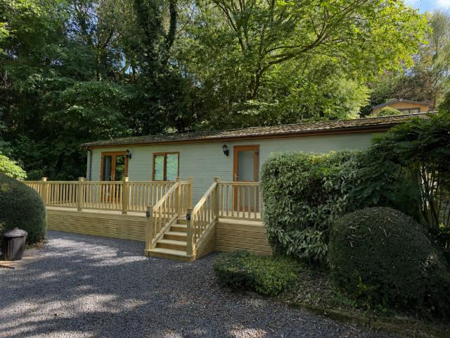 2 bedroom lodge for sale