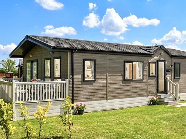 2 bedroom lodge for sale