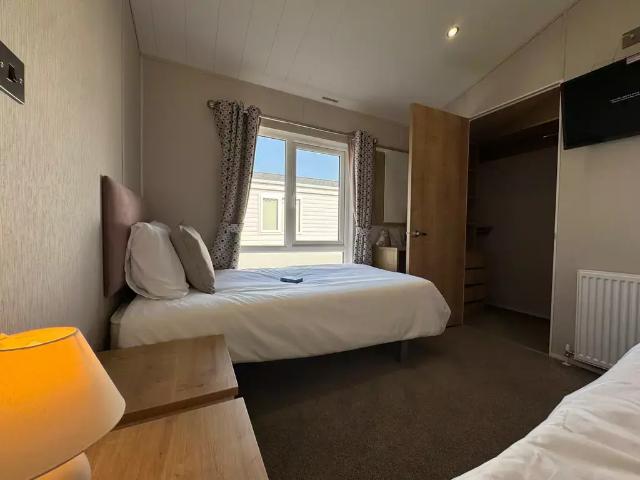 2 bedroom lodge for sale