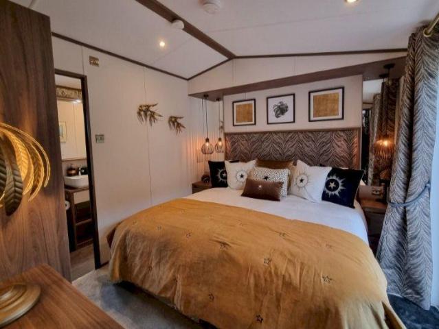 2 bedroom lodge for sale