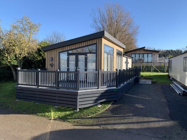 2 bedroom lodge for sale