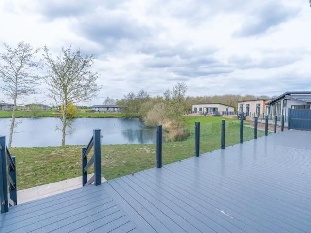 2 bedroom lodge for sale
