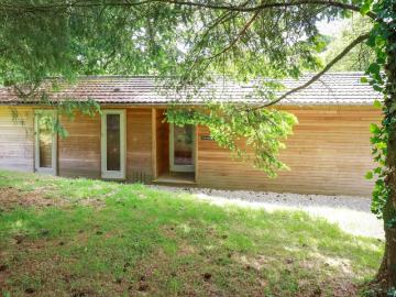2 bedroom lodge for sale