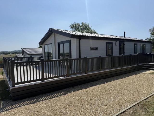 2 bedroom lodge for sale