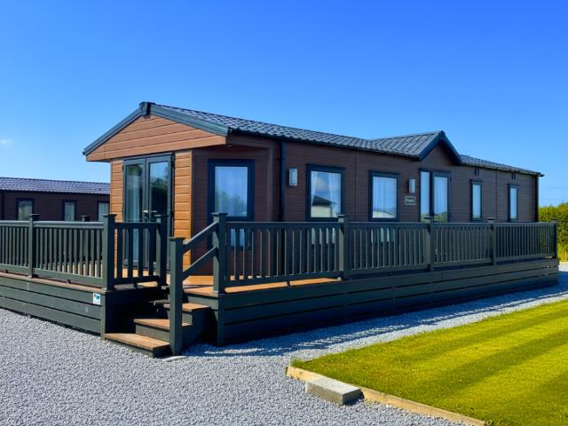 2 bedroom lodge for sale