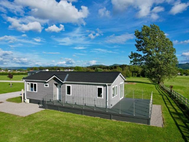 2 bedroom lodge for sale