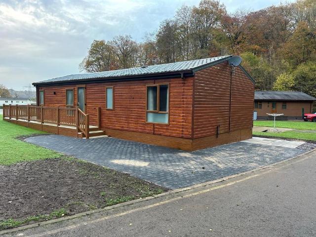 2 bedroom lodge for sale