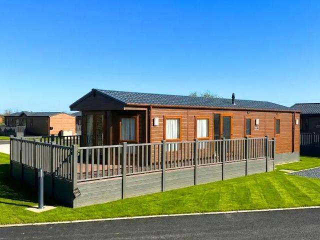 2 bedroom lodge for sale