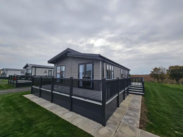 2 bedroom lodge for sale