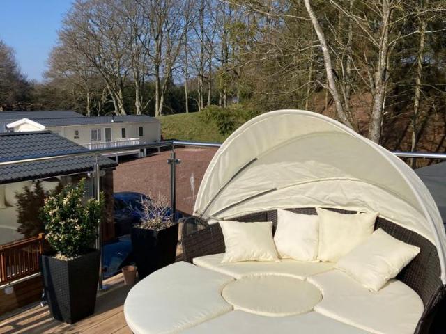 2 bedroom lodge for sale