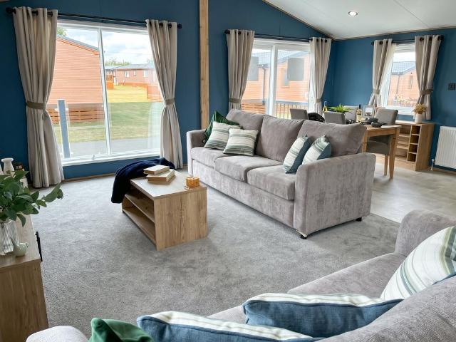 2 bedroom lodge for sale