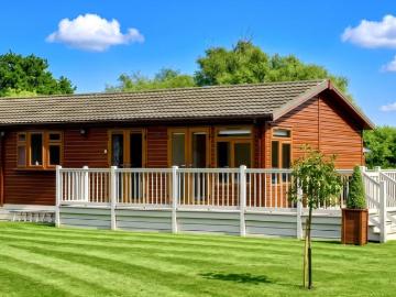 2 bedroom lodge for sale