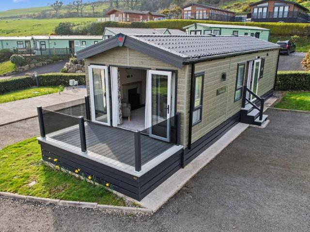 2 bedroom lodge for sale