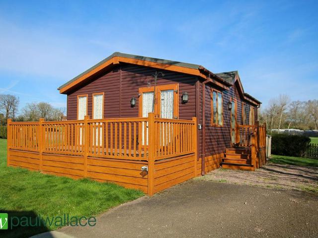 2 bedroom lodge for sale