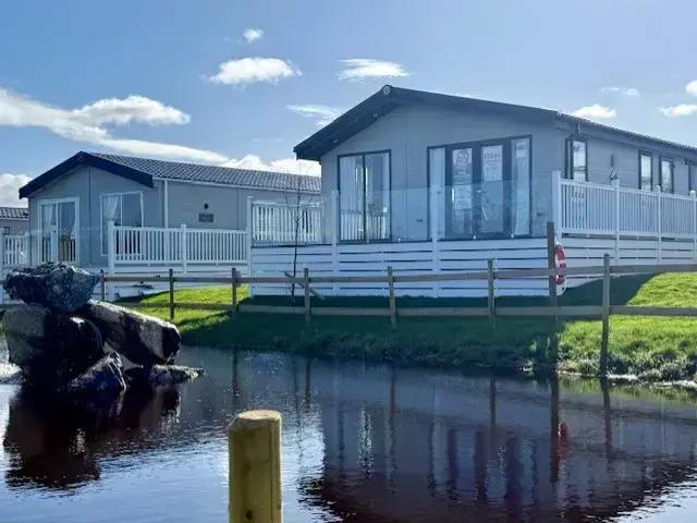 2 bedroom lodge for sale