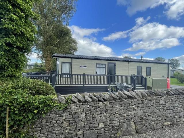 2 bedroom lodge for sale