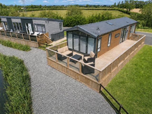 2 bedroom lodge for sale