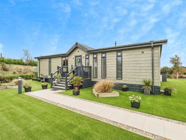 2 bedroom lodge for sale