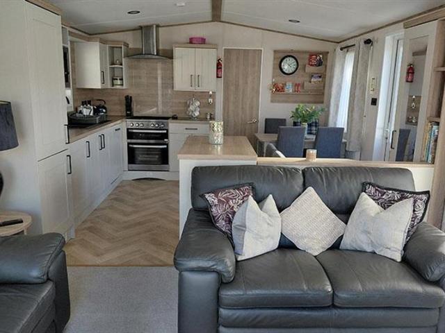 2 bedroom lodge for sale